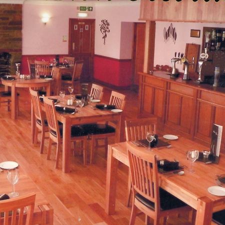 The Black Lion Hotel 卡迪根 外观 照片