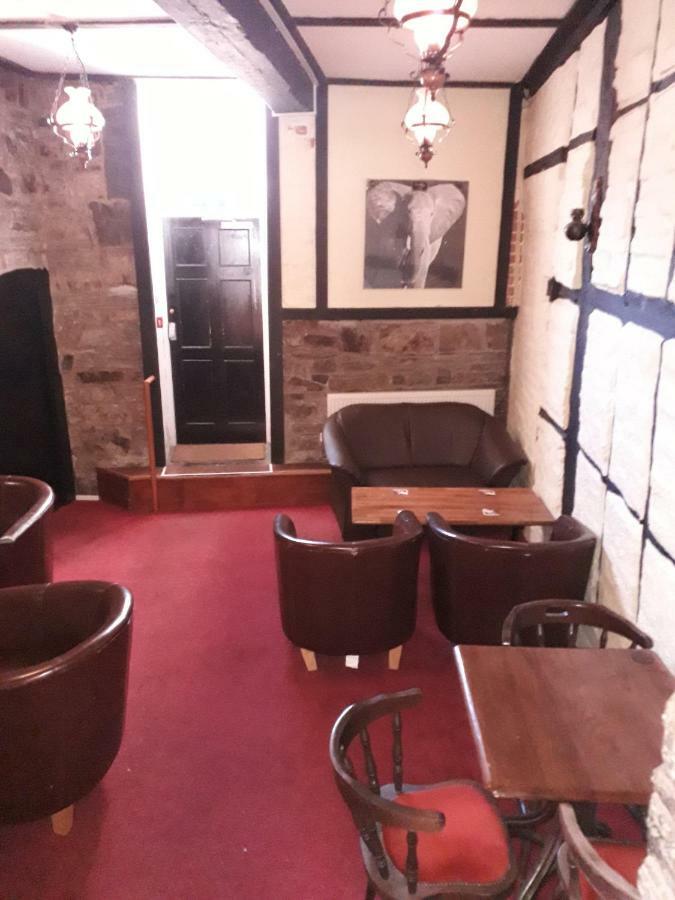 The Black Lion Hotel 卡迪根 外观 照片