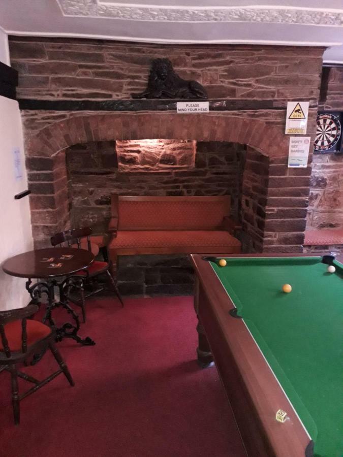 The Black Lion Hotel 卡迪根 外观 照片