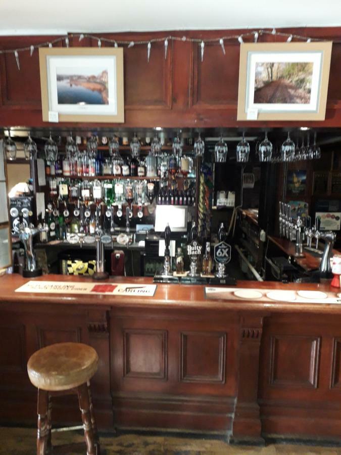 The Black Lion Hotel 卡迪根 外观 照片