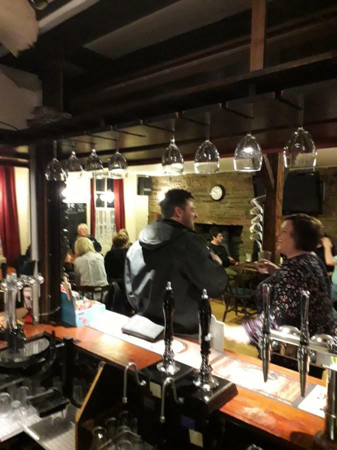 The Black Lion Hotel 卡迪根 外观 照片